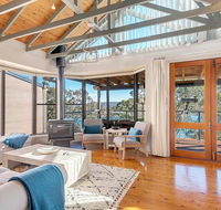STUNNING WATERFRONT ESCAPE AT DALEYS POINT - Gold Coast 4U