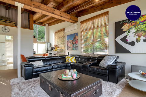 STYLISH & RELAXED LAKE HOME // NARRABEEN - Gold Coast 4U 0