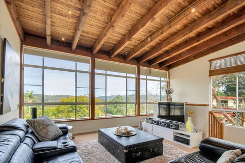 STYLISH & RELAXED LAKE HOME // NARRABEEN - Gold Coast 4U 3