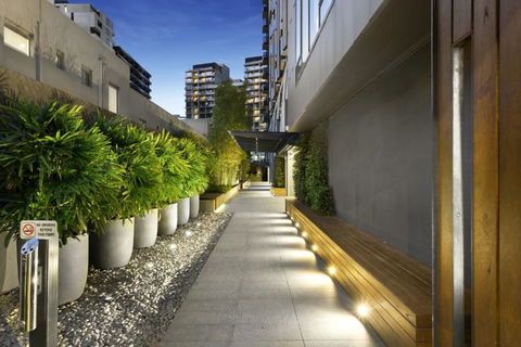 STYLISH 2BR 2BTH + CAR = HEART OF SOUTH YARRA - Gold Coast 4U 1