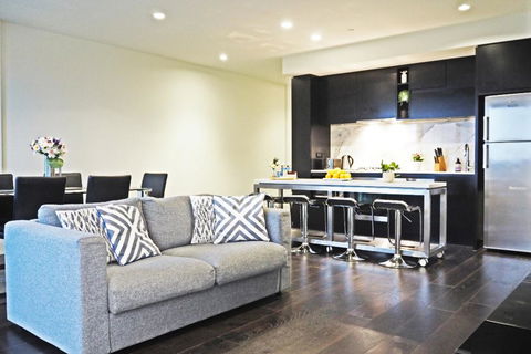 STYLISH 2BR 2BTH + CAR = HEART OF SOUTH YARRA - Gold Coast 4U 2