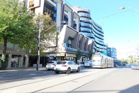 Stylish Apartment - Gold Coast 4U 3