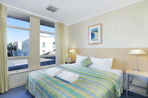 Stylish Comfortable 2 Bdrm Glenelg North - Accommodation Gold Coast 3