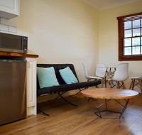 Stylish Cute Cottage in McMahons Point - Gold Coast 4U