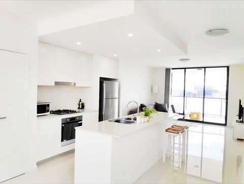 Stylish Liverpool 2Bed 2Bath Apartment -Skyline Views! -Masks Provided - Gold Coast 4U 2