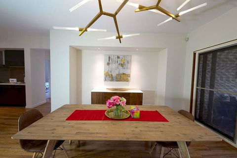 Stylish Luxe House For Big Group Near Shopping Center - Gold Coast 4U 2