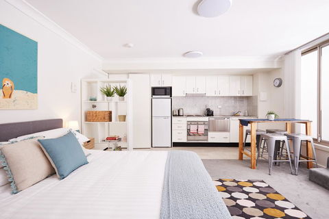 Stylish Manly Studio With BBQ Terrace And Parking - Gold Coast 4U 0