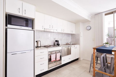 Stylish Manly Studio With BBQ Terrace And Parking - Gold Coast 4U 2