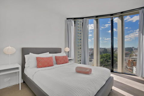 Stylish Resort Living In The City - Gold Coast 4U 2