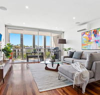 Stylish Saint Kilda Pad. walk to beach and cafes luna park - Gold Coast 4U