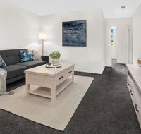 Stylish Split Level Apartment 13 Minutes From City - Gold Coast 4U