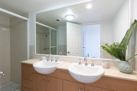 Stylish Studio With Ocean Views Bel Air Broadbeach - Accommodation Gold Coast 1