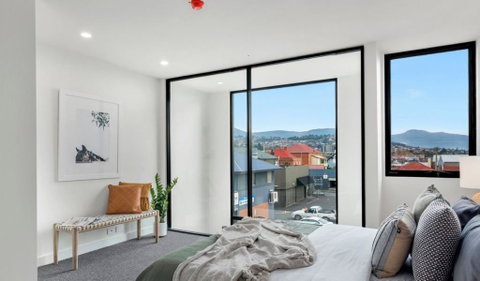 Stylish Townhouse - Accommodation Gold Coast 1