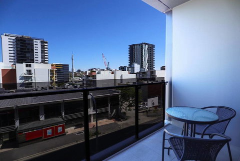 Stylist 2 Bedrooms Apartment With Pool/GYM/Parking - Accommodation Gold Coast 1
