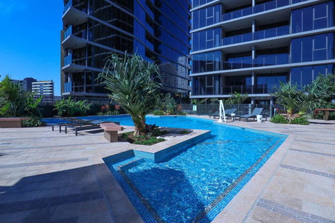 Stylist 2 Bedrooms Apartment With Pool/GYM/Parking - Accommodation Gold Coast 2