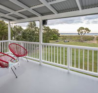 Sugar Shack - Character Family Home Right on the Ocean - Gold Coast 4U