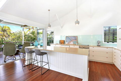 Summer Breeze - Accommodation Gold Coast 2