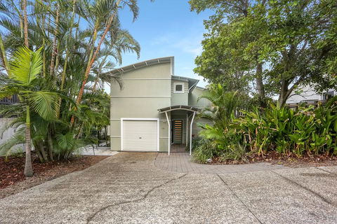 Summer Breeze - Accommodation Gold Coast 1