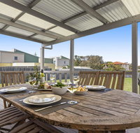Summer Breeze - clean and simple 200m to beach - Accommodation Gold Coast