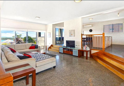 Summer Breeze @ Orient Point - Accommodation Gold Coast 2