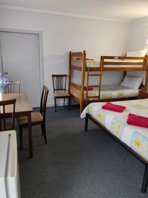 Summers Rest Units - Gold Coast 4U 2
