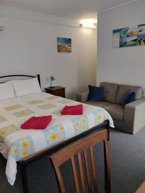 Summers Rest Units - Gold Coast 4U 1