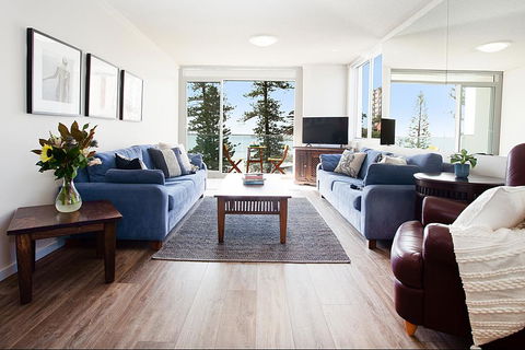 Sun Drenched Ocean View Apartment - Gold Coast 4U 0