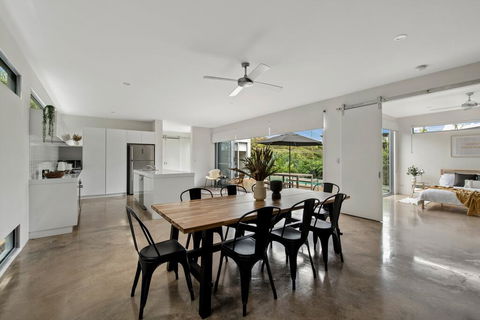 Sundays Beach House - Accommodation Gold Coast 1