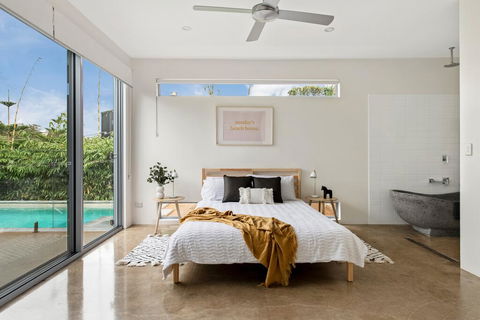 Sundays Beach House - Accommodation Gold Coast 0