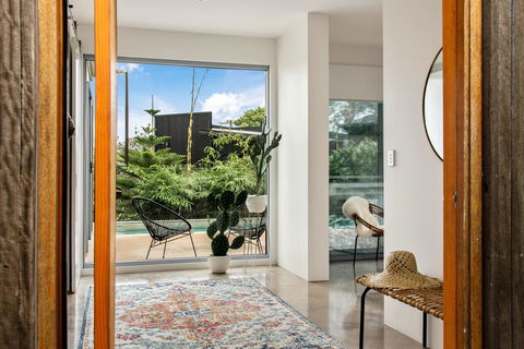 Sundays Beach House - Accommodation Gold Coast 2