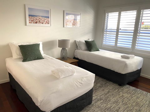 Sundecks - Accommodation Gold Coast 2