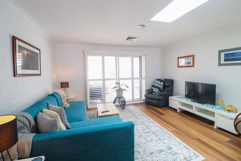 Sunflower Villa In Raffertys Resort - Accommodation Gold Coast 2