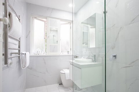 Sunlit 2-bed Apartment Metres From The Beach - Gold Coast 4U 3