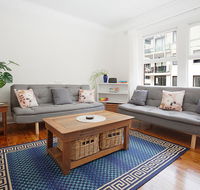 Sunlit 2-bed Apartment Metres From the Beach - Gold Coast 4U
