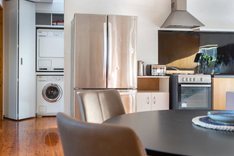 Sunlit Two-Bedroom Unit With Sprawling BBQ Deck - Accommodation Gold Coast 3