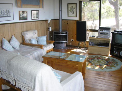 Sunningdale Beach House 16 - Accommodation Gold Coast 3