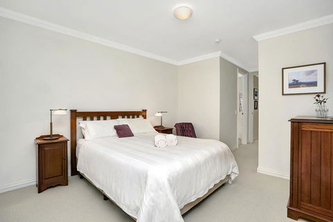 Sunny And Spacious Two Bedroom Apartment - SPF13 - Gold Coast 4U 2