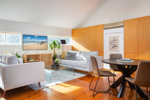 Sunlit Two-Bedroom Unit With Sprawling BBQ Deck - Accommodation Gold Coast 1