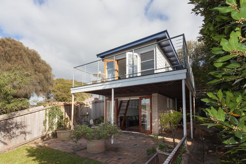 Sunseeker Cottage - Gorgeous Seaside Cottage - Accommodation Gold Coast 2