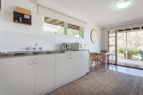Sunseeker Cottage - Gorgeous Seaside Cottage - Accommodation Gold Coast 3