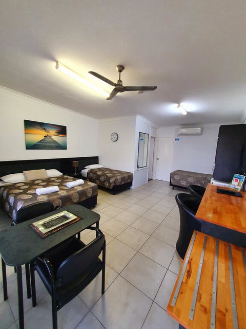 Sunseeker Motel - Accommodation Gold Coast 3