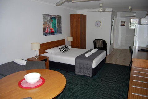 Sunseeker Motel - Accommodation Gold Coast 2
