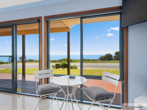 Sunset Cove Beach House - Accommodation Gold Coast 3