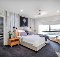 Sunset Penthouse Couples Retreat close to Airlie Beach Champagne on arrival - Accommodation Gold Coast