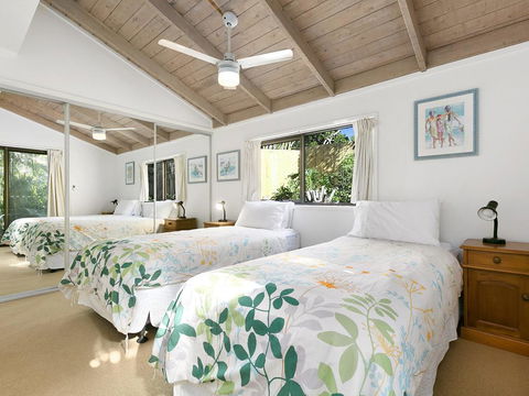 Sunshine Beach Serenity And Pet Friendly ! 9 Seaview Terrace, Sunshine Beach, QLD 4567 - Accommodation Gold Coast 3