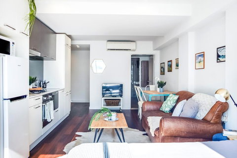 Sunshine City Loft! - 1 Gold Coast 3