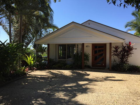 Sunshine Coast Tropical Getaway - Gold Coast 4U 2