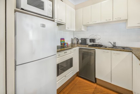 Super Convenient Apartment With Garden Views - Accommodation Gold Coast 3