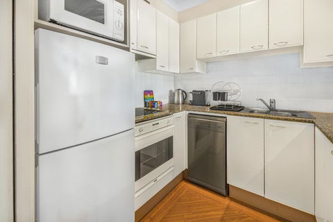 Super Convenient Apartment With Garden Views - Gold Coast 4U 3