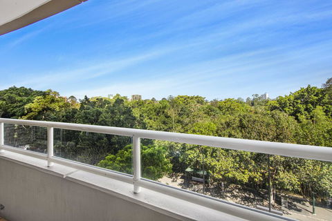 Super Convenient Apartment With Garden Views - Gold Coast 4U 0